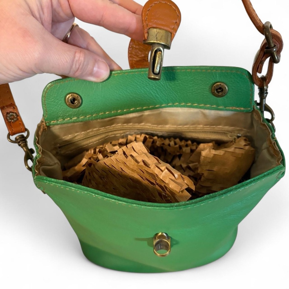 Stefano green leather purse with brown leather accents - Picture 4 of 7